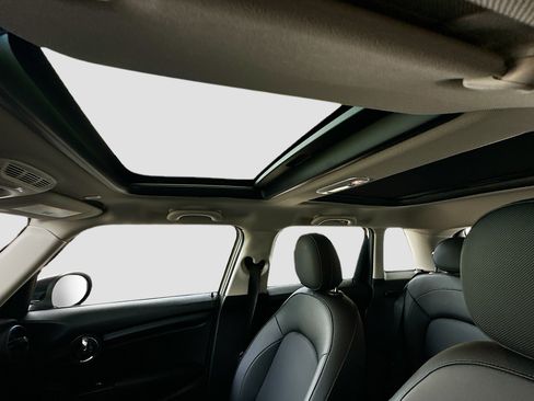 Used 2020 MINI Cooper 4-Door Hardtop w/ Storage Package image 21