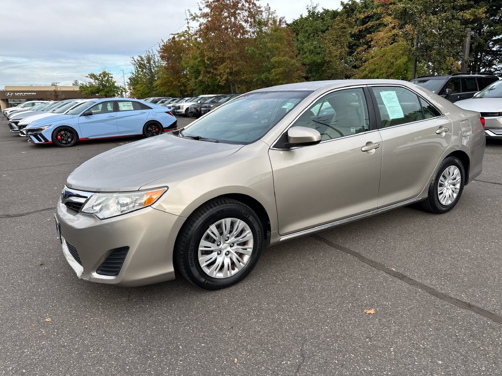 Used 2013 Toyota Camry LE FWD image 2