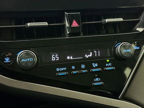 Used 2023 Toyota Camry SE image 14