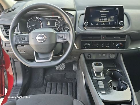 Used 2025 Nissan Rogue S image 19