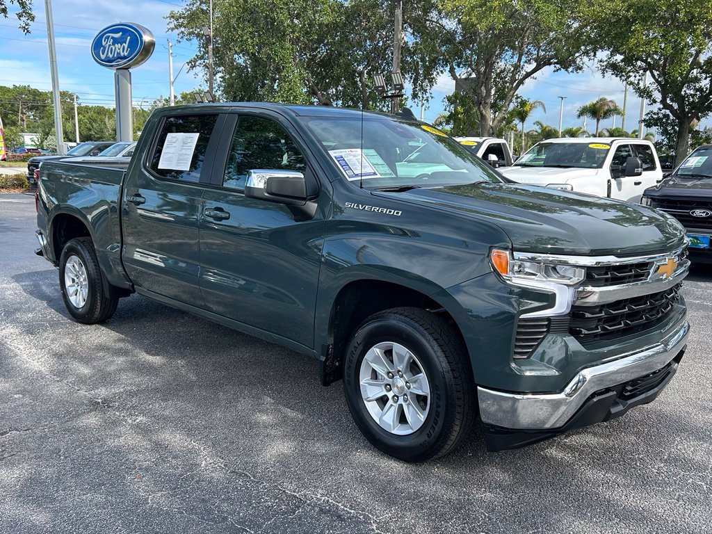 Used 2025 Chevrolet Silverado 1500 LT RWD image 3
