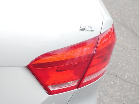 Used 2013 Volkswagen Passat 2.5 SEL Premium FWD image 17