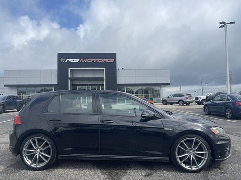 Used 2017 Volkswagen Golf R 4-Door AWD/4WD image 15