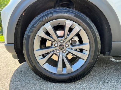 Certified 2024 Ford Explorer XLT w/ Equipment Group 202A AWD/4WD image 16
