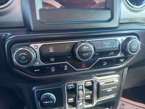 Used 2020 Jeep Wrangler Unlimited Sahara image 18