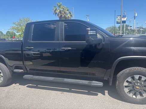 Used 2022 Chevrolet Silverado 2500 Custom w/ Custom Value Package image 2