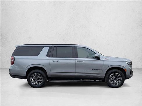 Used 2023 Chevrolet Suburban Z71 w/ Luxury Package AWD/4WD image 4