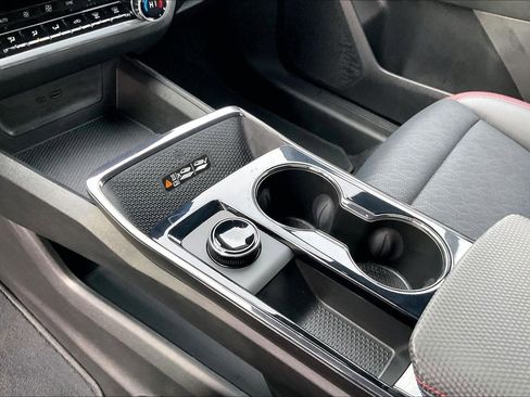 Used 2025 Chevrolet Equinox RS w/ Convenience Package III image 16