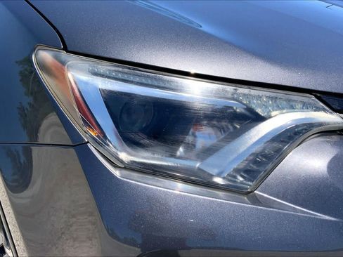Used 2018 Toyota RAV4 LE FWD image 27