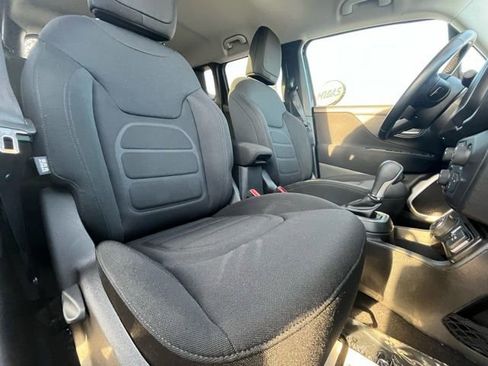 Used 2020 Jeep Renegade Latitude w/ Cold Weather Group image 29