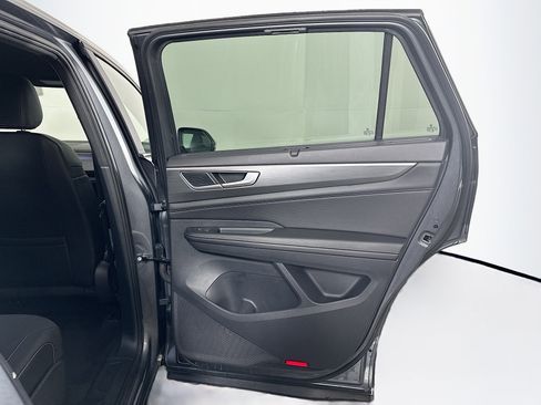 Used 2024 Volkswagen Atlas Cross Sport SE image 30