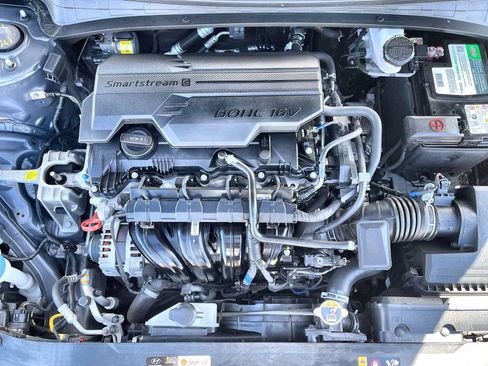 Used 2024 Hyundai Elantra SEL FWD image 17