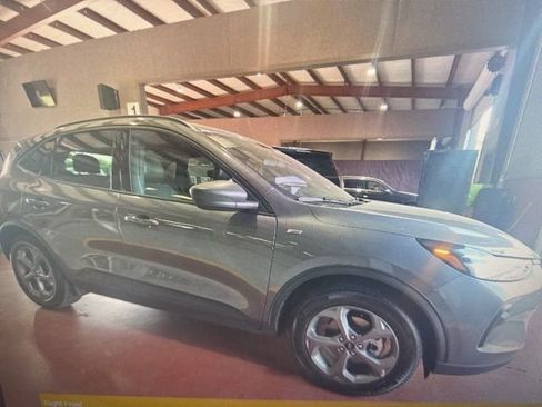 Used 2025 Ford Escape ST-Line FWD image 3