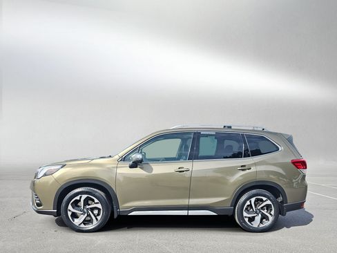 Used 2022 Subaru Forester Touring AWD/4WD image 2