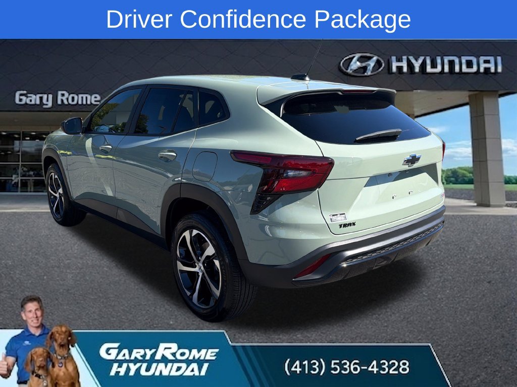 Used 2024 Chevrolet Trax RS w/ Driver Confidence Package FWD image 3