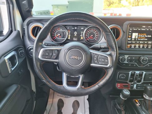 Used 2020 Jeep Gladiator Mojave AWD/4WD image 15