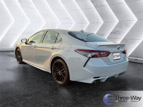 Used 2023 Toyota Camry XSE image 3