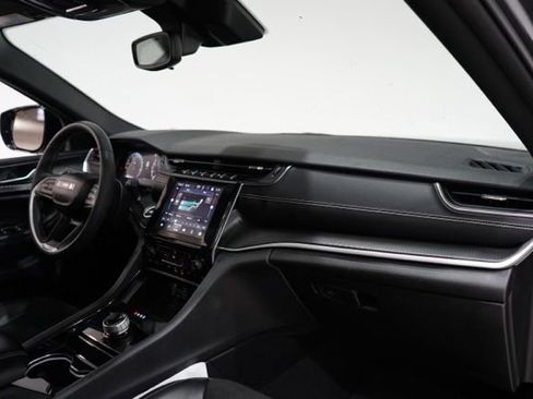 Used 2023 Jeep Grand Cherokee L Laredo image 18