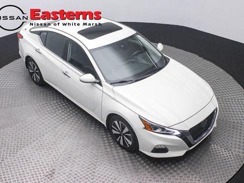 Used 2022 Nissan Altima 2.5 SV w/ SV Premium Package FWD image 3