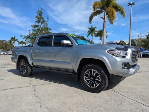 Used 2022 Toyota Tacoma TRD Sport image 2
