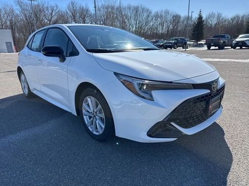Used 2026 Toyota Corolla SE FWD image 2