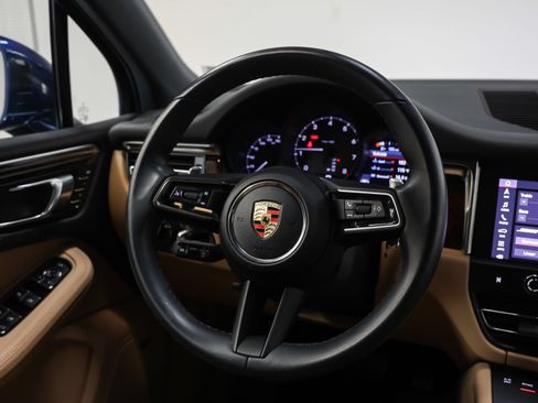 Certified 2023 Porsche Macan AWD/4WD image 31
