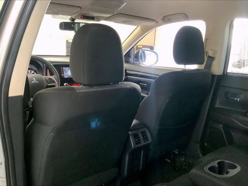 Used 2020 Mitsubishi Outlander ES AWD/4WD image 10