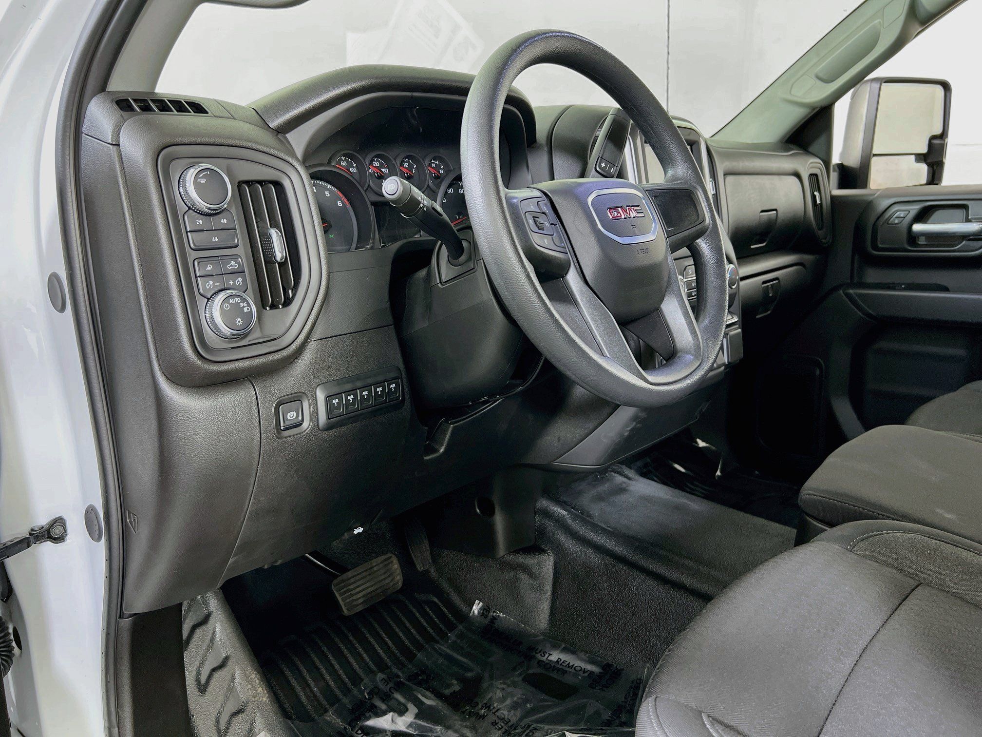 Used 2025 GMC Sierra 2500 Pro w/ Convenience Package AWD/4WD image 9