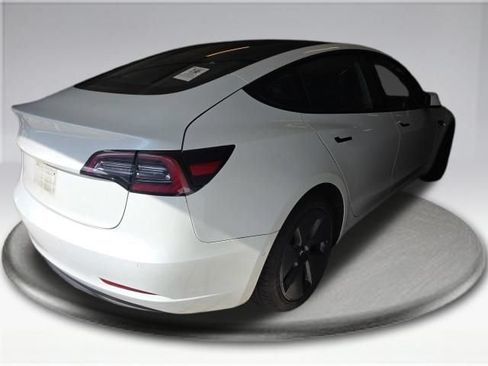 Used 2022 Tesla Model 3 Standard Range RWD image 5