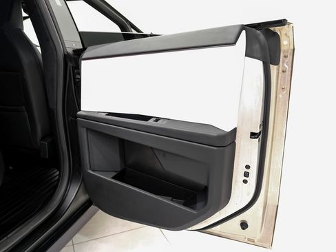 Used 2024 Tesla Cybertruck AWD Crew Cab image 40