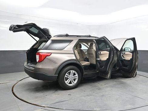 Used 2021 Ford Explorer XLT AWD/4WD image 42