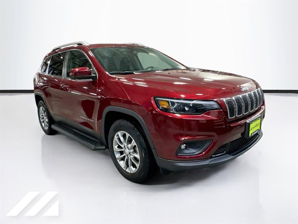Used 2019 Jeep Cherokee Latitude Plus w/ Cold Weather Group AWD/4WD image 3