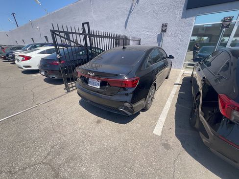 Used 2023 Kia Forte LXS w/ LXS Technology Package FWD image 2