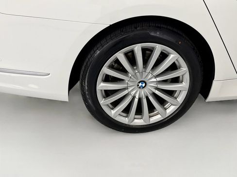Used 2020 BMW 740i w/ Premium Package RWD image 32