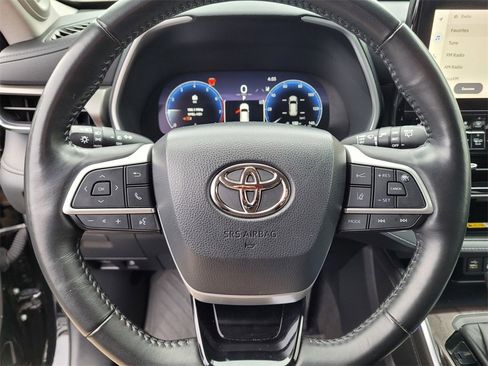 Used 2023 Toyota Highlander Limited image 22