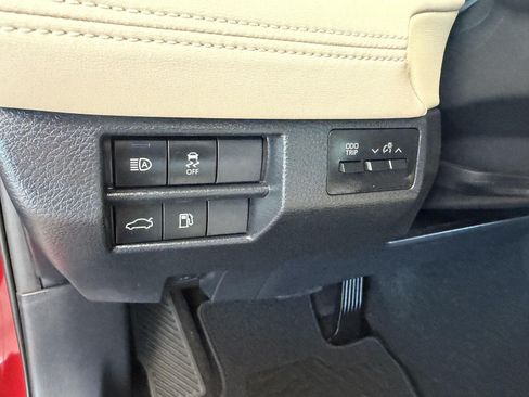 Used 2019 Toyota Avalon XLE w/ Carpet Mat Package FWD image 35