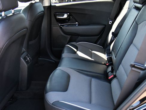Used 2022 Kia Niro EX FWD image 35