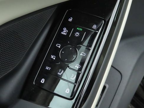 Used 2025 Audi A6 e-tron Premium Plus w/ Premium Plus image 25