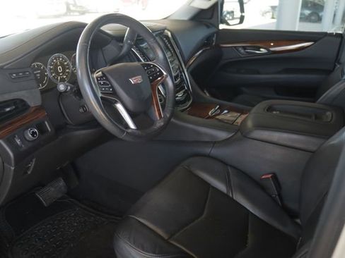 Used 2015 Cadillac Escalade Premium image 7