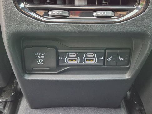 Used 2024 Jeep Grand Cherokee Limited AWD/4WD image 26