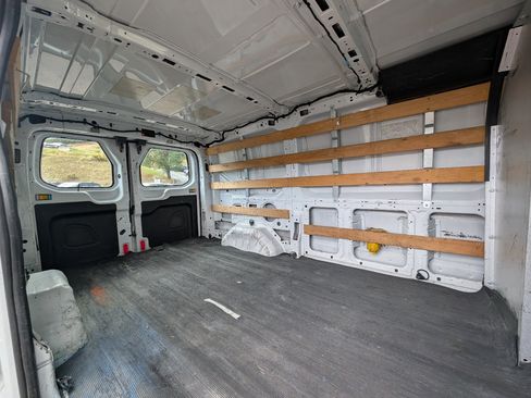 Used 2016 Ford Transit 250 130 Low Roof w/ Exterior Upgrade Package RWD image 26