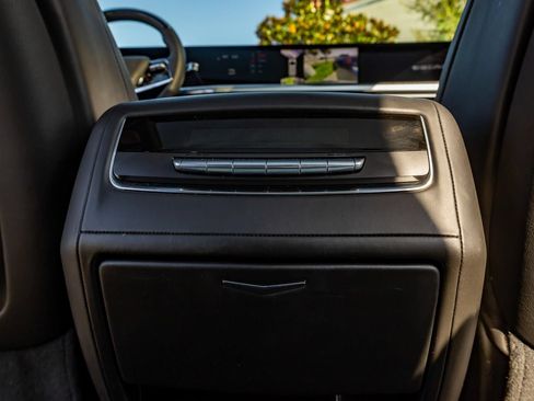 Used 2025 Cadillac Escalade V AWD/4WD image 26