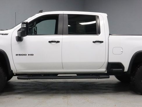 Used 2024 Chevrolet Silverado 2500 ZR2 w/ Technology Package image 9