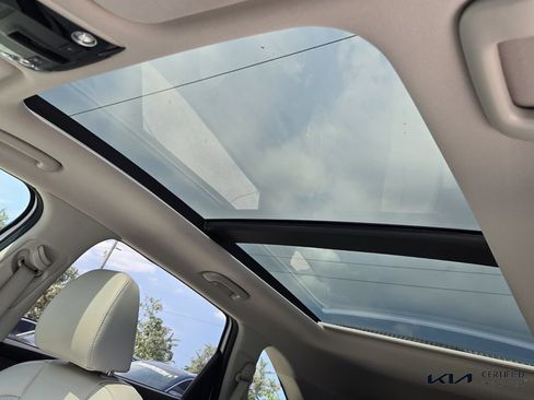 Certified 2024 Kia Sorento EX w/ Panoramic Sunroof Package FWD image 17