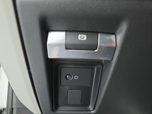 Certified 2022 Land Rover Defender 110 X-Dynamic SE image 25