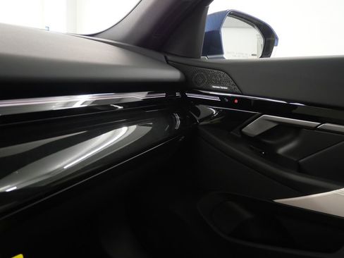 Used 2025 BMW 530i w/ Premium Package image 29