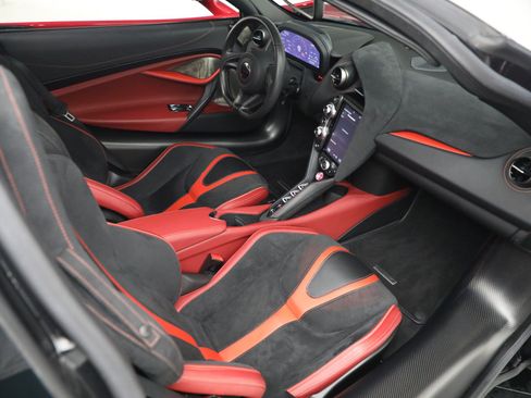 Used 2019 McLaren 720S Performance RWD image 25