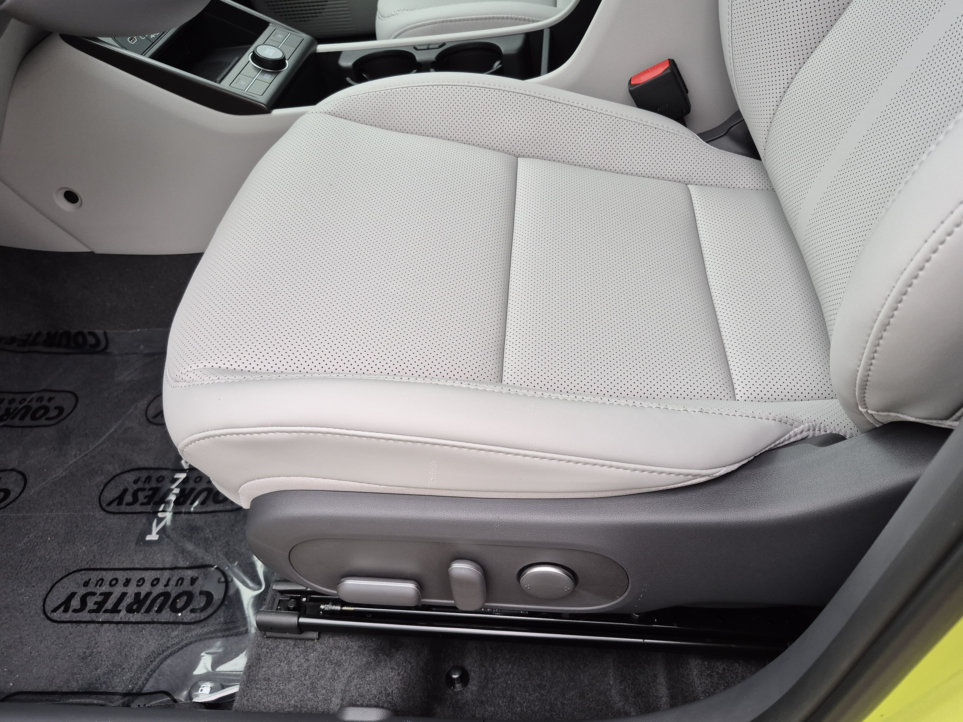 New 2026 Hyundai Kona SEL Premium FWD image 19