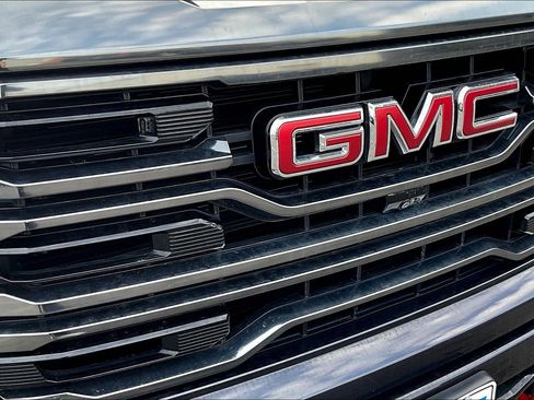 Used 2023 GMC Sierra 1500 AT4 image 24