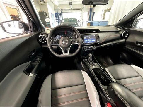 Used 2023 Nissan Kicks SR w/ SR Premium Package FWD image 17